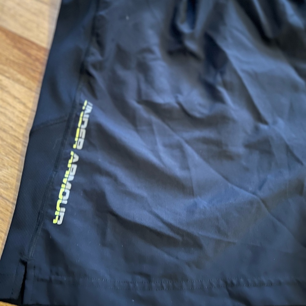 Men's Size 2XL Under Armour Black HeatGear Shorts Inner Mesh Workout/Running GUC - Picture 6 of 8
